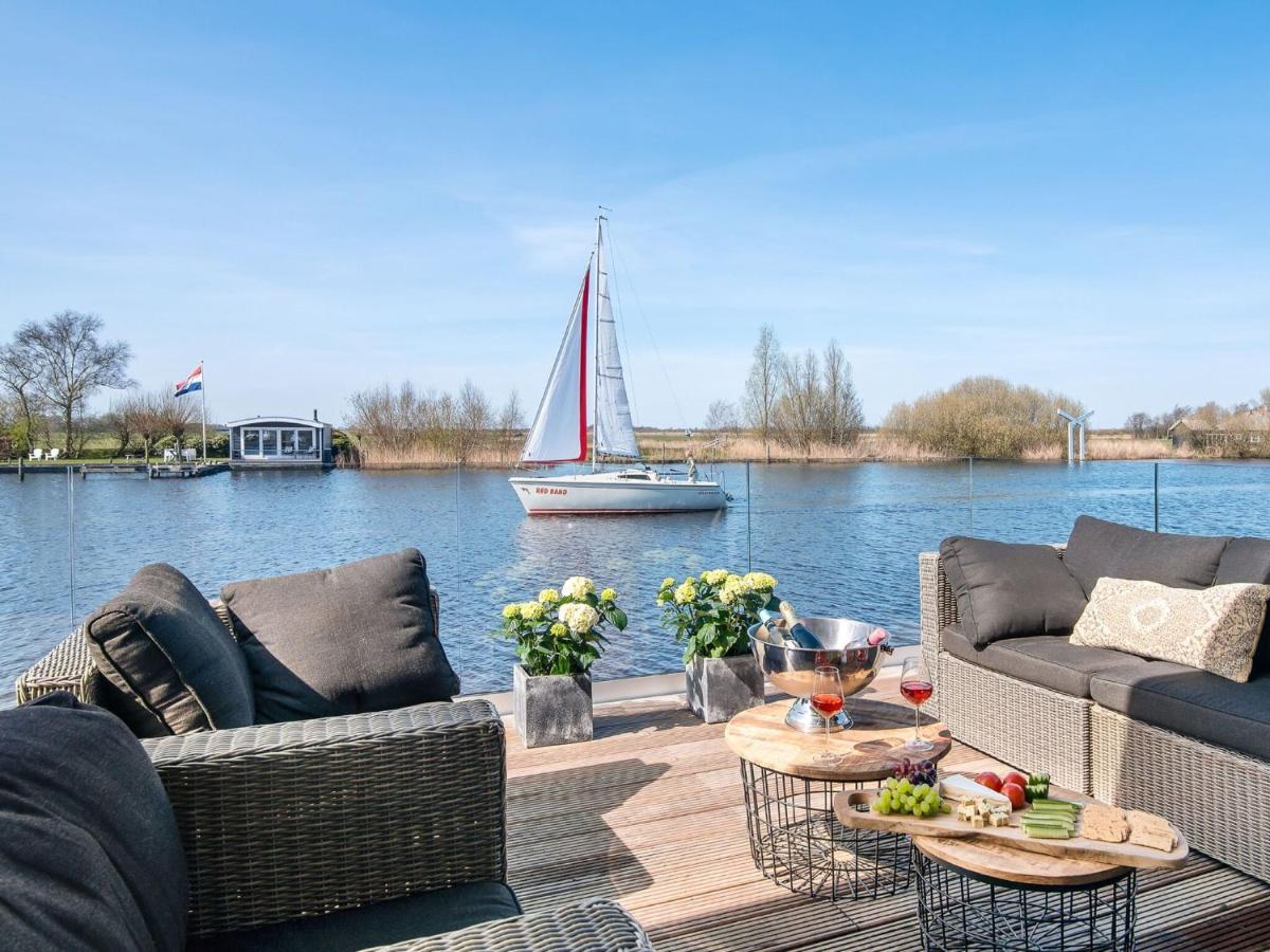 Very Spacious 8-Person Holiday Home In Friesland With Three Bedrooms De Veenhoop Exterior photo